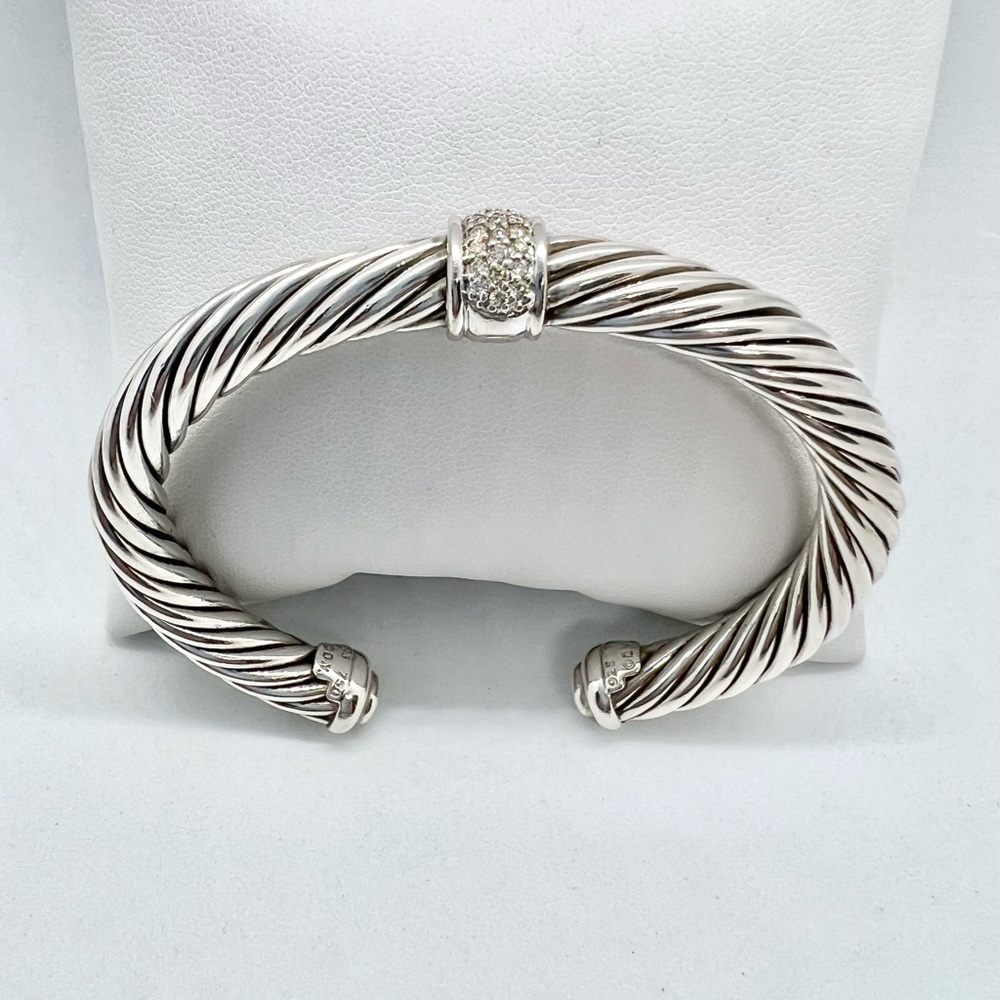 David Yurman 7mm Cable Classics Station Bracelet With 18k White Gold & Diamonds - Picture 5 of 14